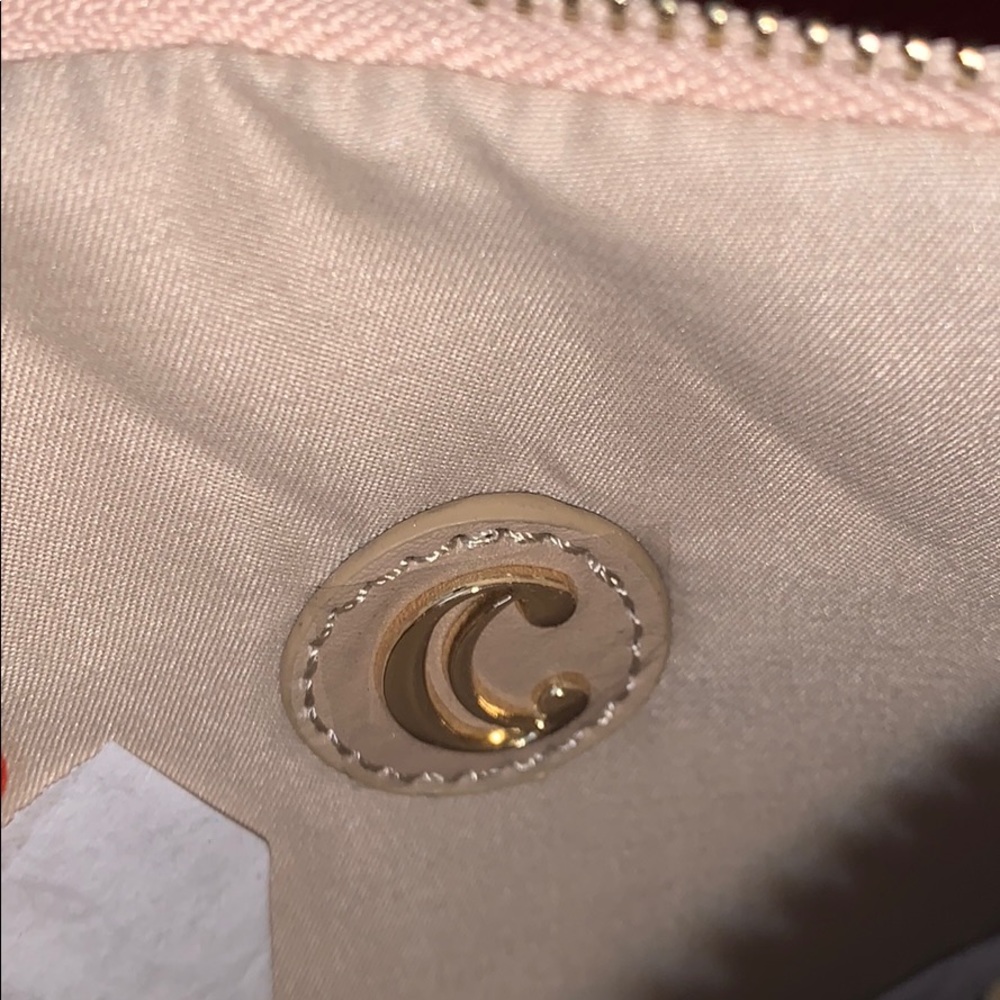 🎉🎉🎉🎉 4/20‼️ Velvet Crushed Quilted Wristlet - Picture 3 of 5